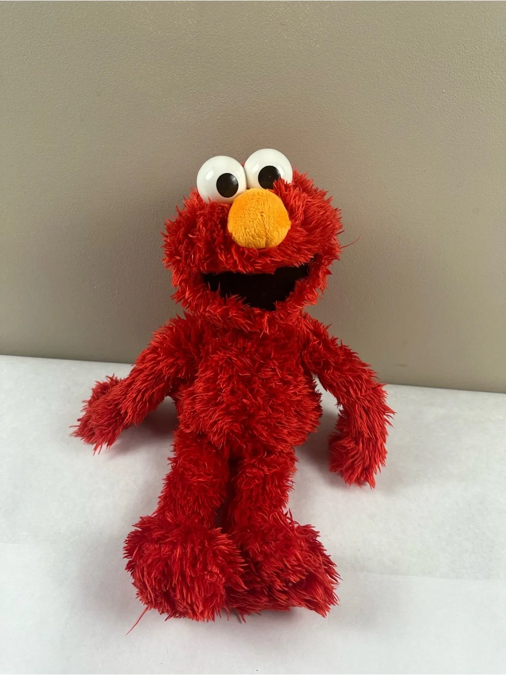Hasbro Sesame Street Love To Learn Elmo- Bluetooth Interactive